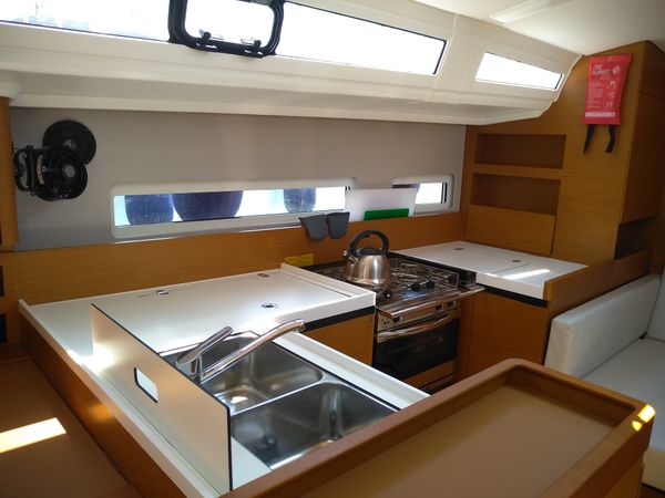 Jeanneau Sun Odyssey 410 | Aquaholic