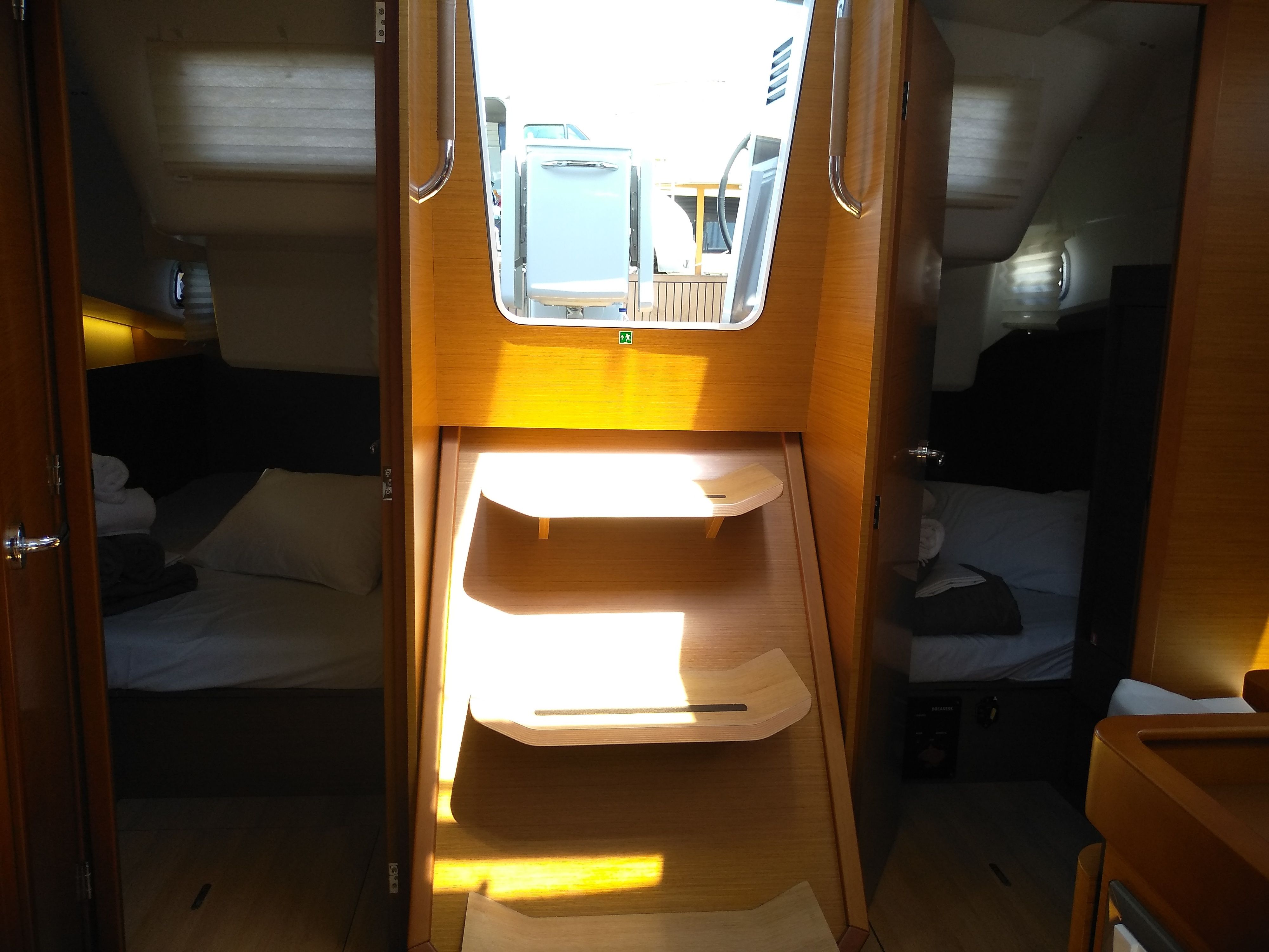 Jeanneau Sun Odyssey 410 | Aquaholic