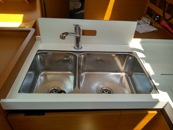 Jeanneau Sun Odyssey 410 | Aquaholic