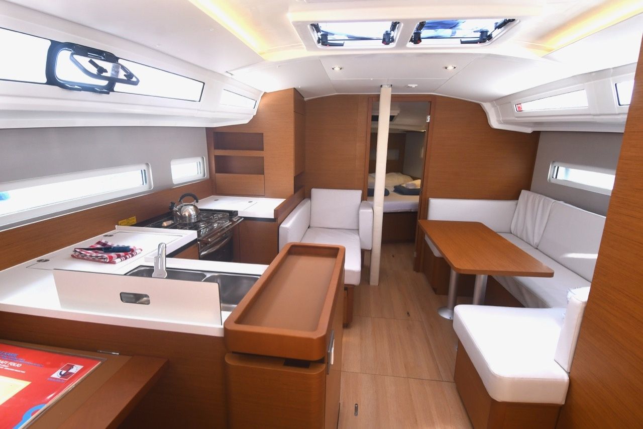 Jeanneau Sun Odyssey 410 | Signum Bravo