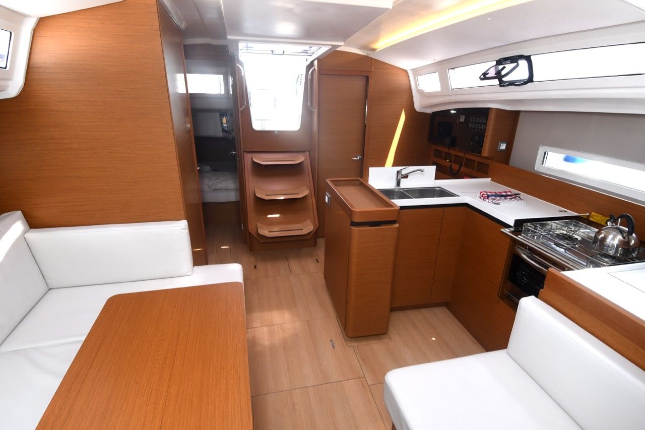Jeanneau Sun Odyssey 410 | Signum Bravo