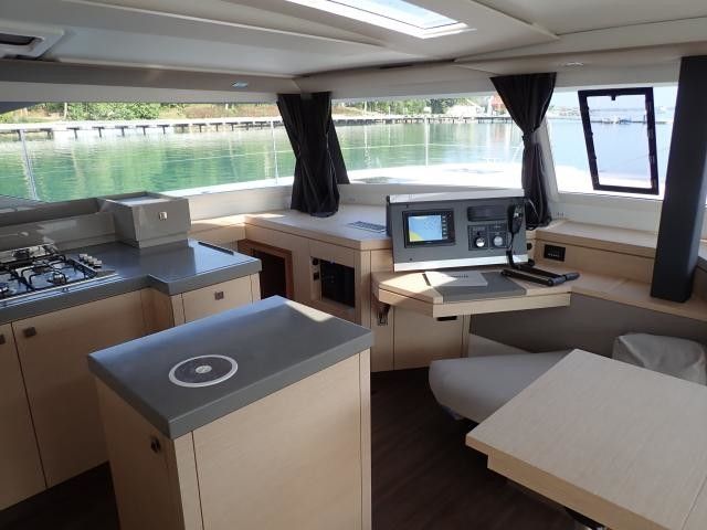 Fountaine Pajot Saona 47 | Lola 2