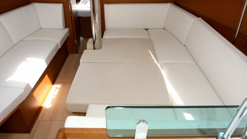 Jeanneau Sun Odyssey 389 | Tara