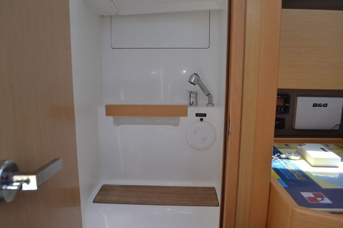 Beneteau Oceanis 38 | Cvita