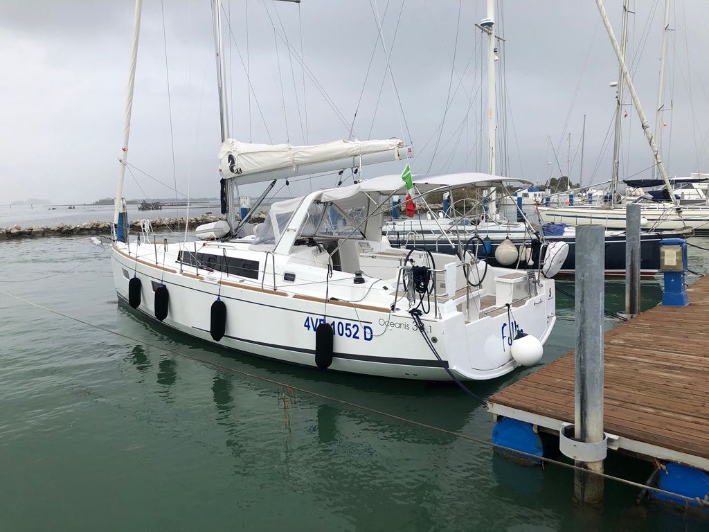 Beneteau Oceanis 38 | Follia