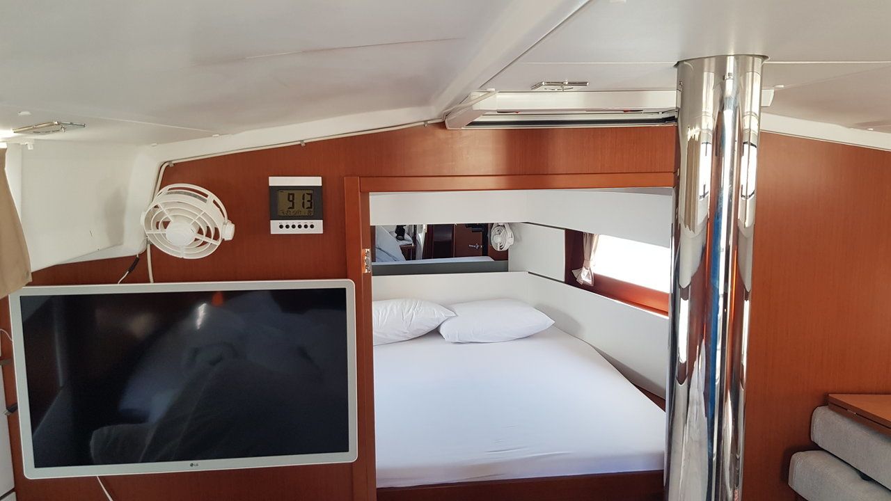 Beneteau Oceanis 38 | Aga