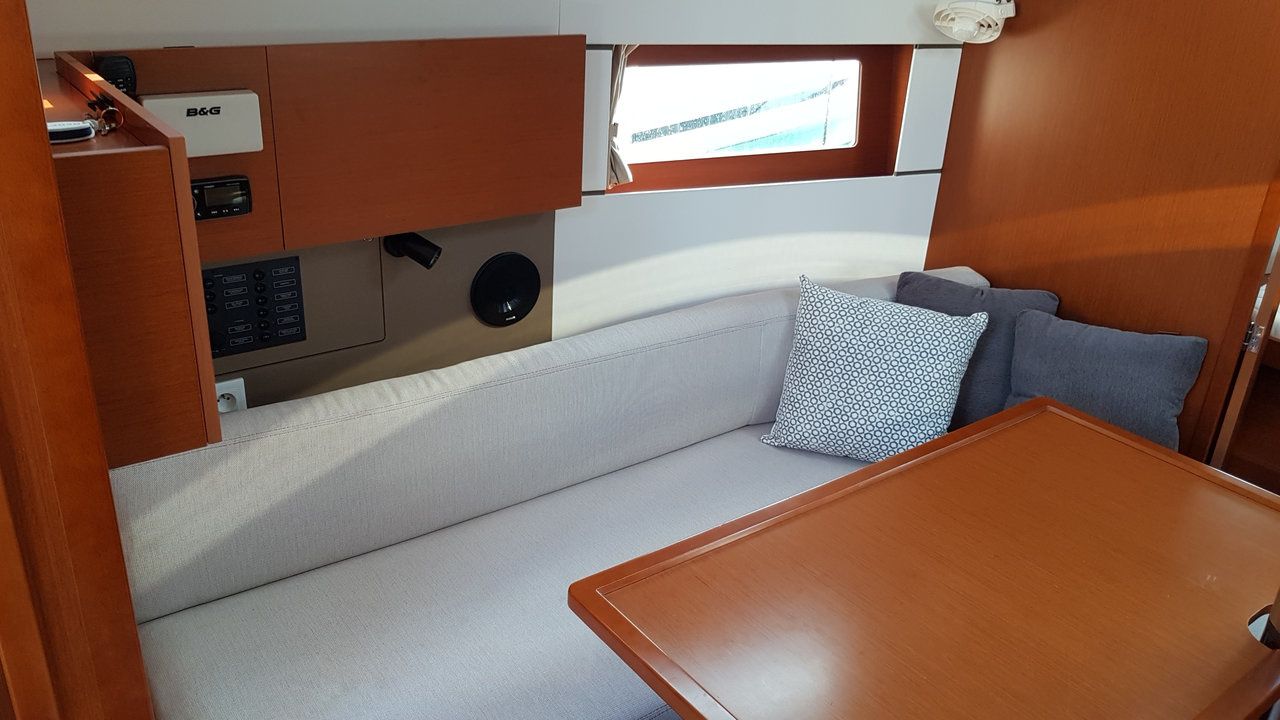 Beneteau Oceanis 38 | Aga