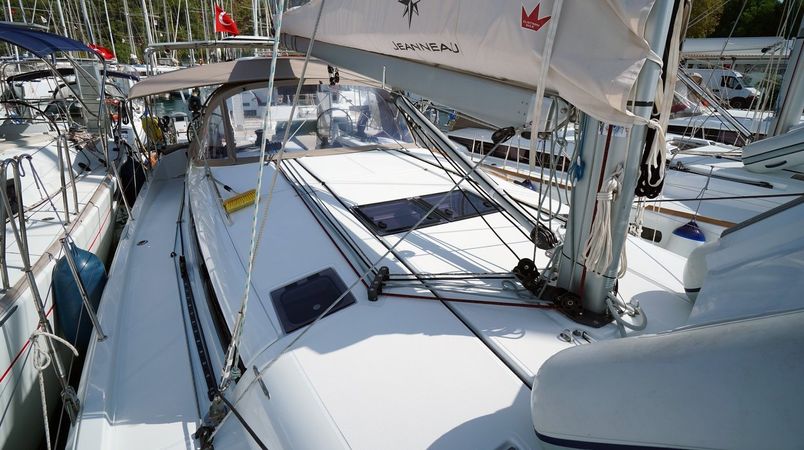 Jeanneau Sun Odyssey 490 | Red Marlin