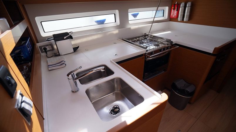 Jeanneau Sun Odyssey 490 | Red Marlin