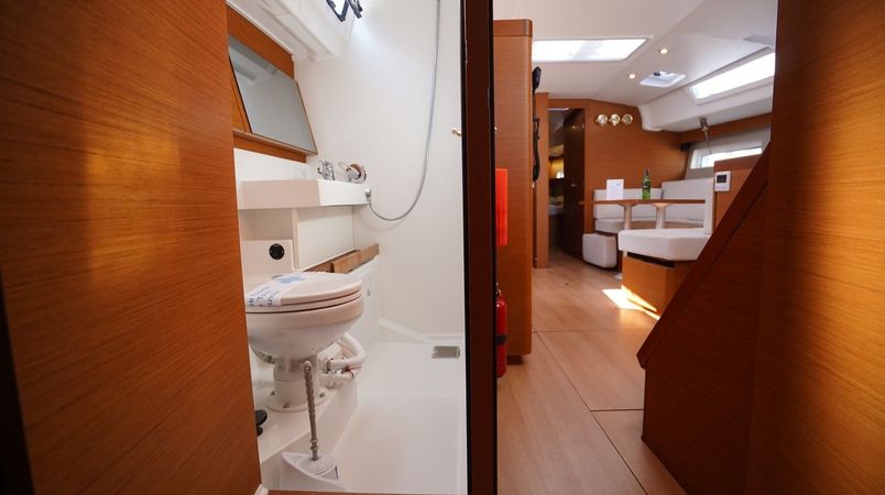 Jeanneau Sun Odyssey 490 | Red Marlin