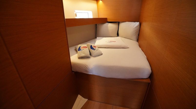 Jeanneau Sun Odyssey 490 | Red Marlin
