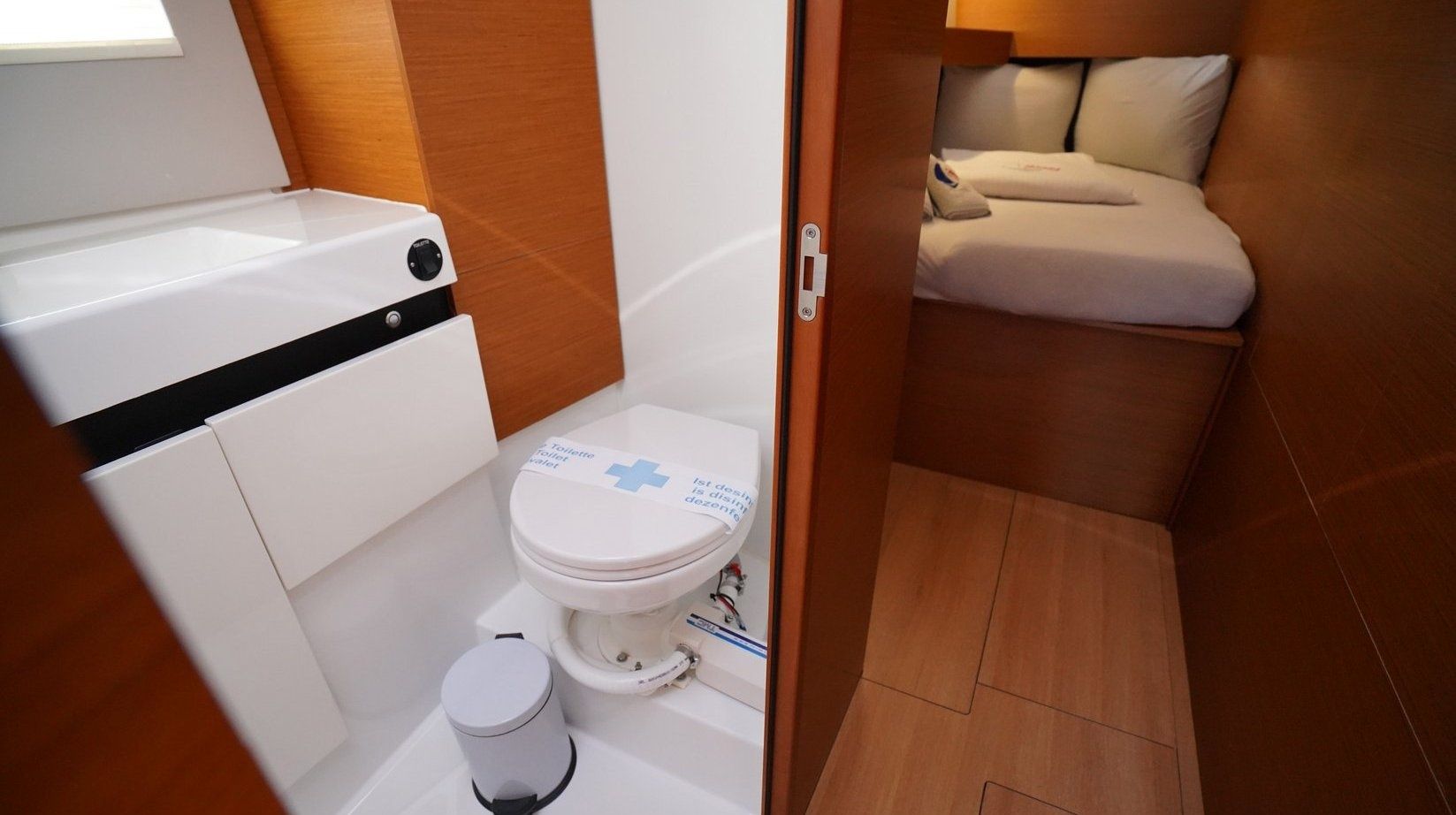 Jeanneau Sun Odyssey 490 | Red Marlin