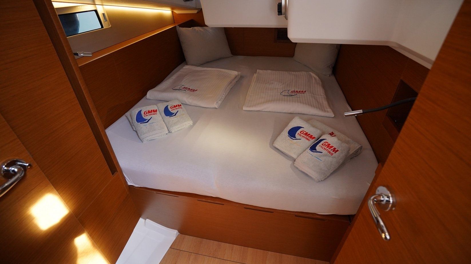 Jeanneau Sun Odyssey 490 | Red Marlin