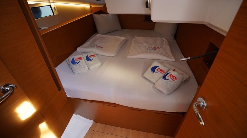Jeanneau Sun Odyssey 490 | Red Marlin