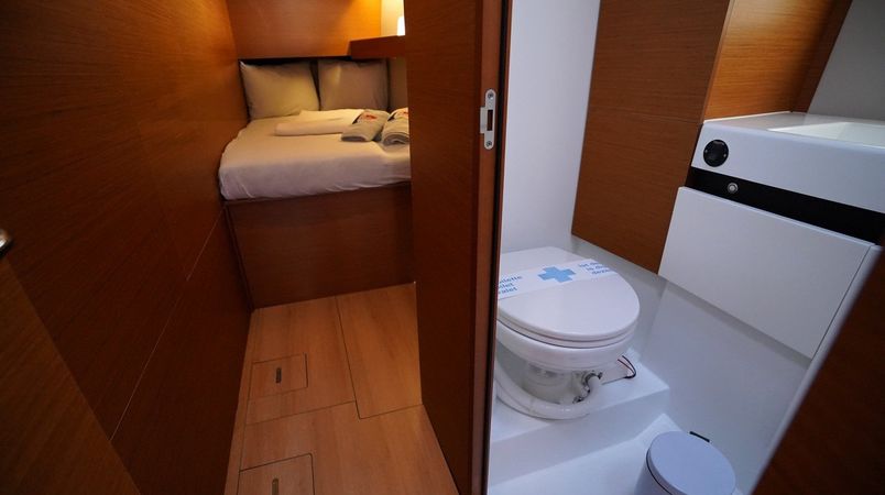 Jeanneau Sun Odyssey 490 | Red Marlin