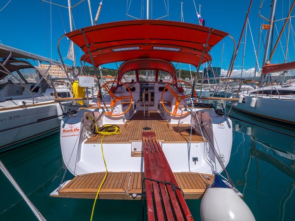 Elan 40 Impression | Happy