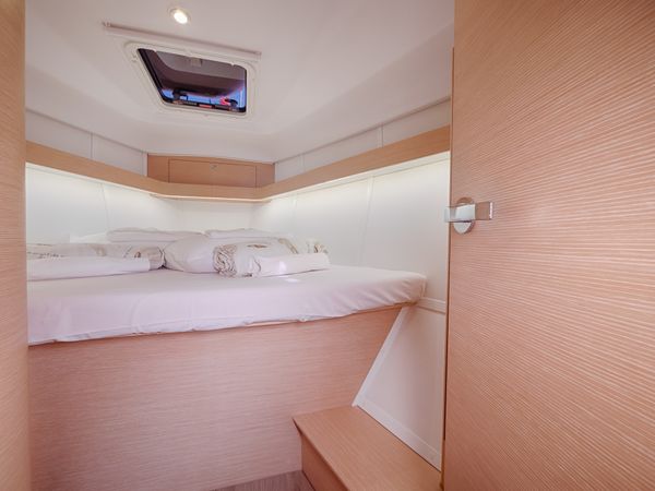 Elan 40 Impression | Happy