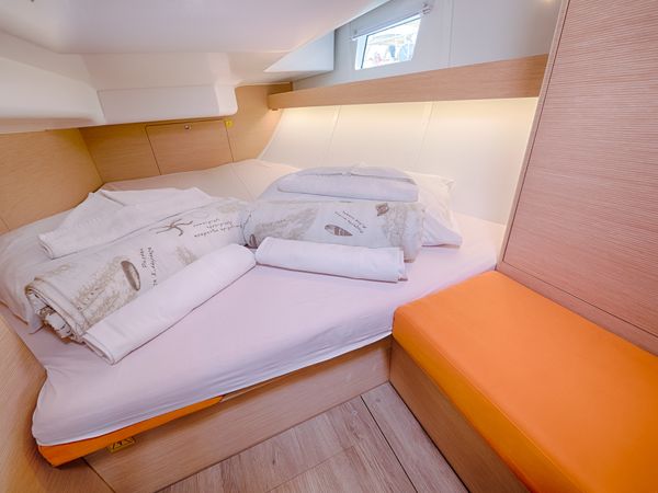 Elan 40 Impression | Happy