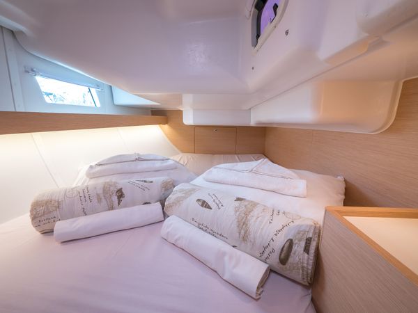 Elan 40 Impression | Happy