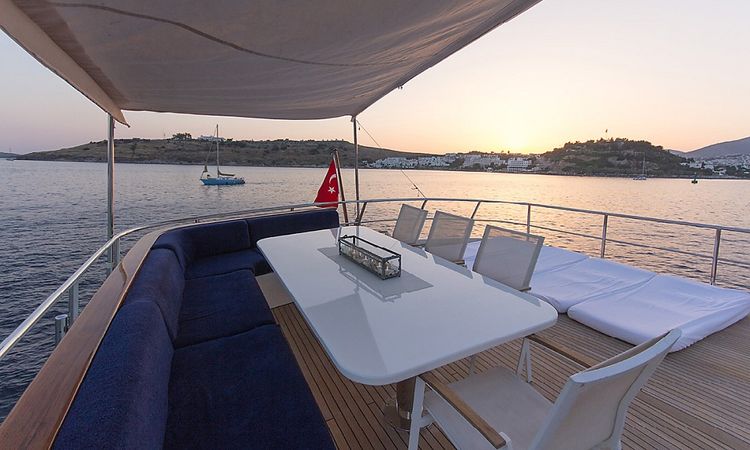 Trawler 77 | Troy Explorer