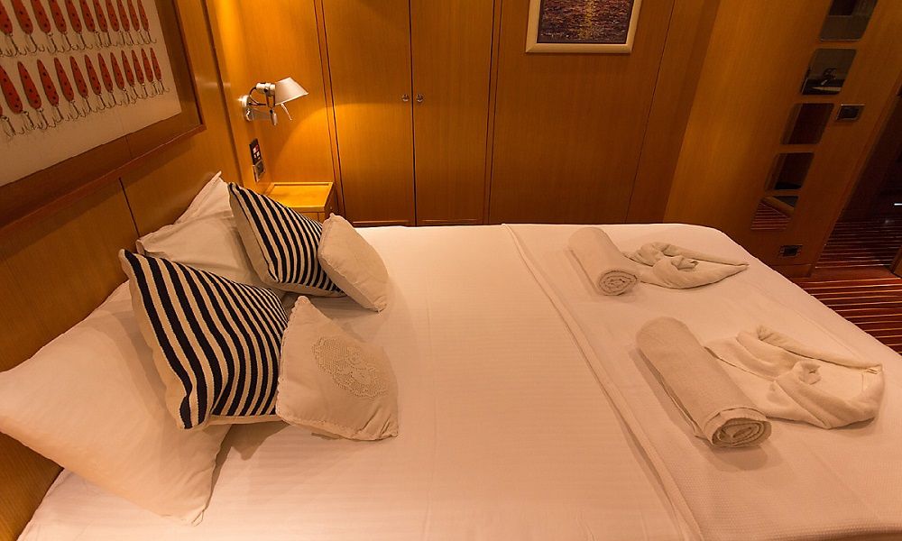 Trawler 77 | Troy Explorer