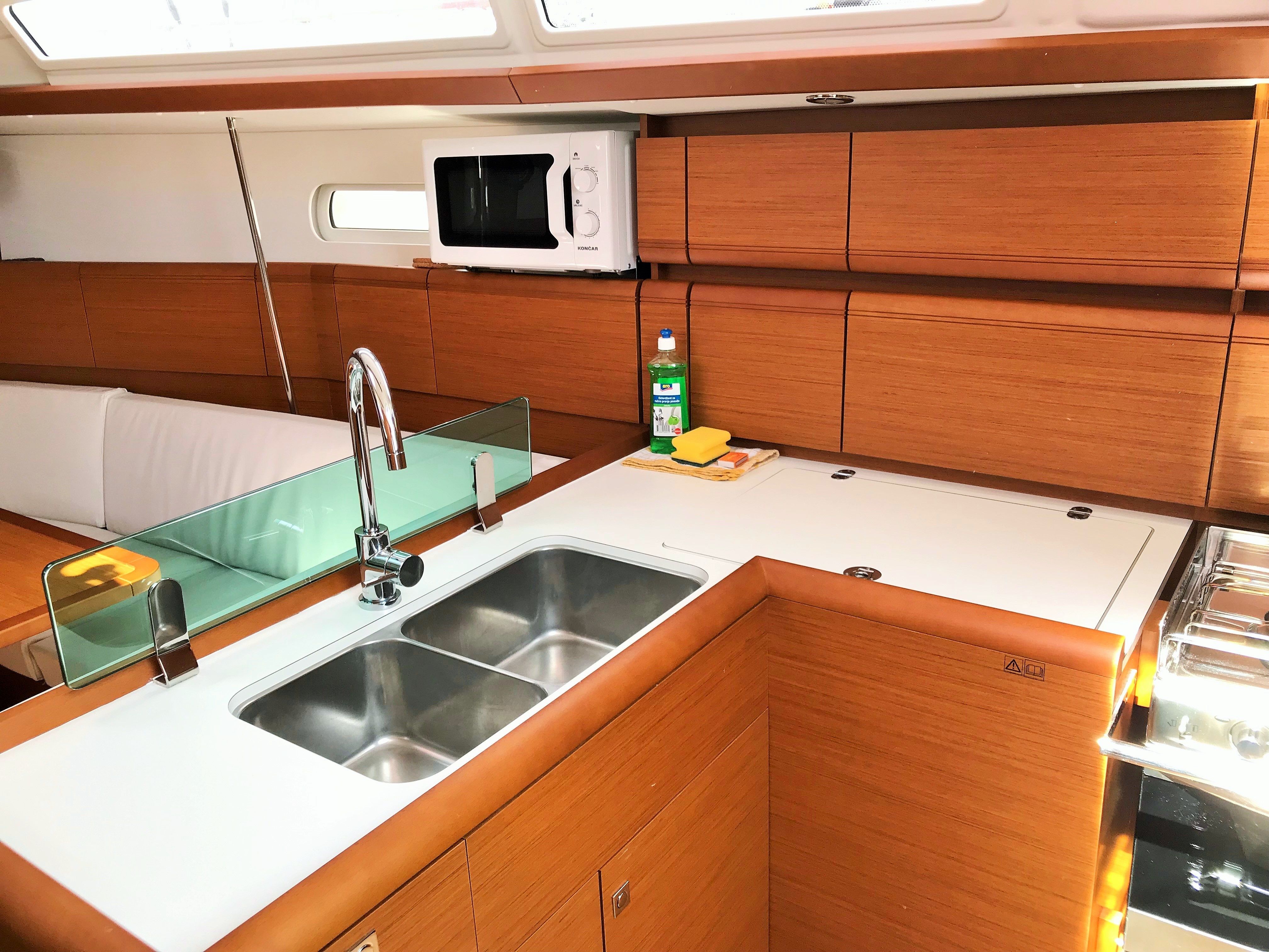Jeanneau Sun Odyssey 389 | Freddie