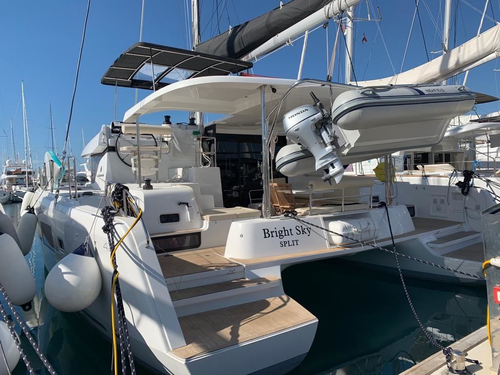 Lagoon 42 | Bright Sky