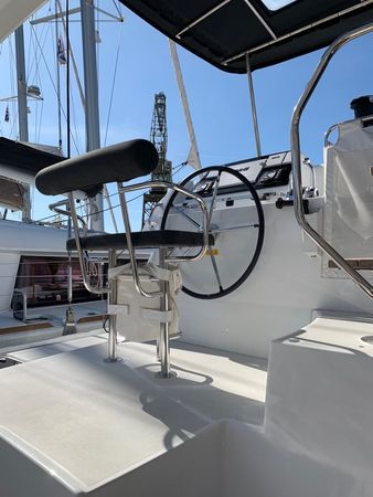 Lagoon 42 | Bright Sky