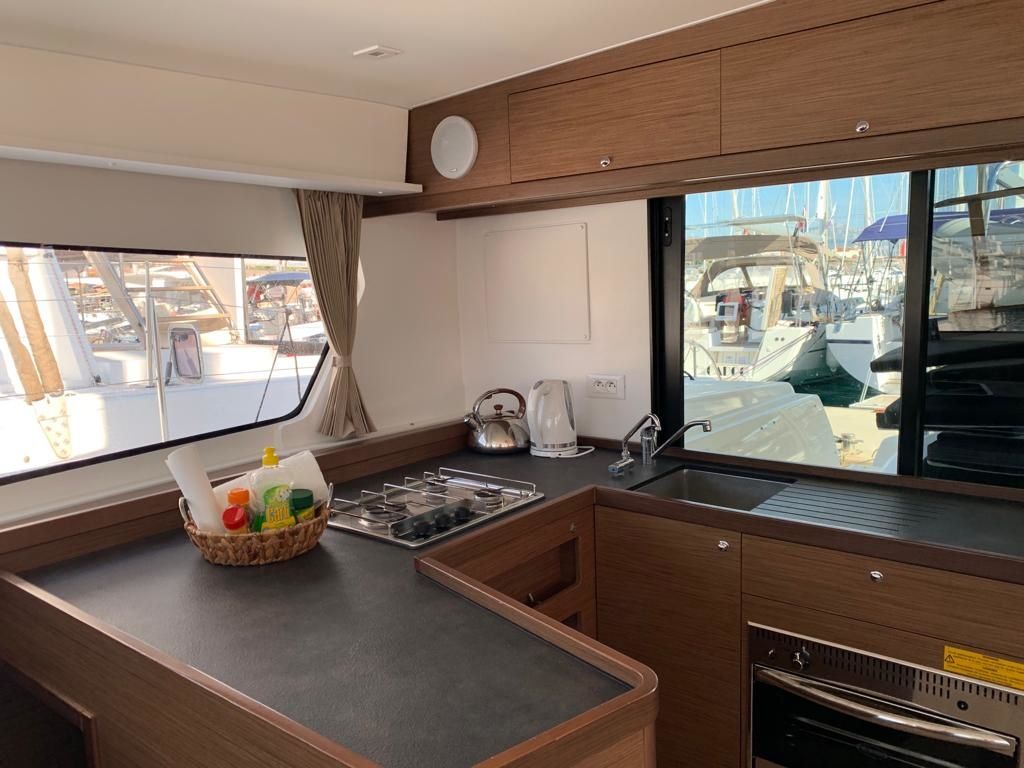 Lagoon 42 | Bright Sky