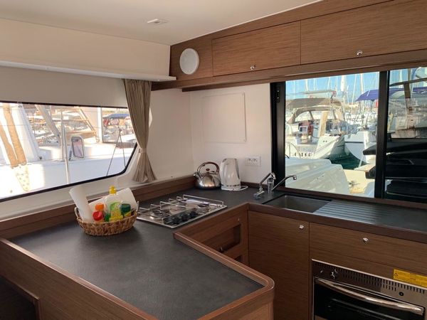 Lagoon 42 | Bright Sky