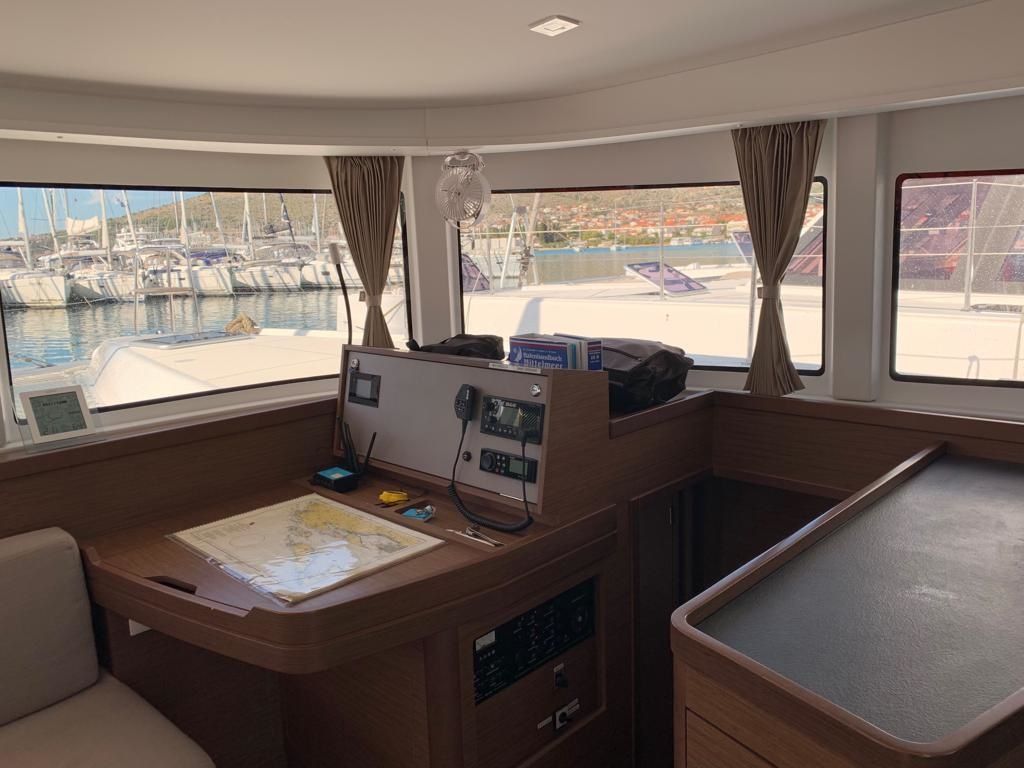 Lagoon 42 | Bright Sky