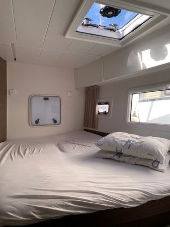 Lagoon 42 | Bright Sky