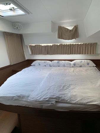 Lagoon 42 | Bright Sky