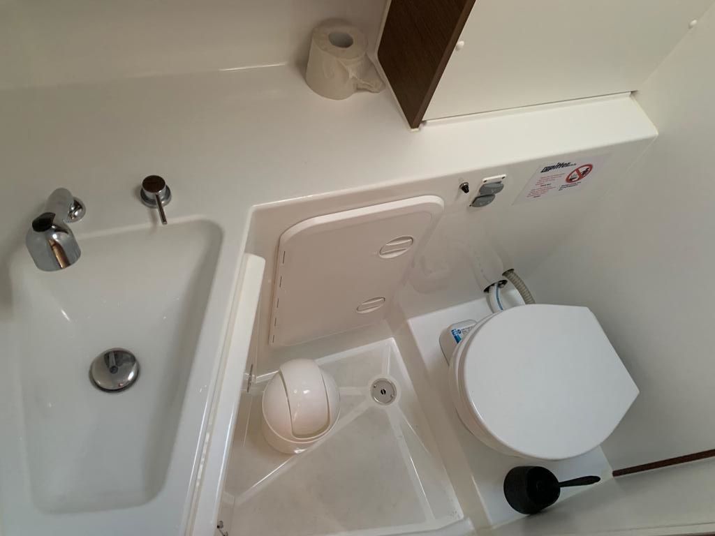 Lagoon 42 | Bright Sky