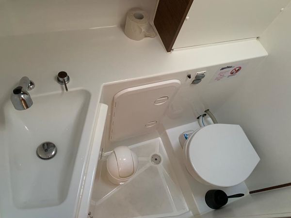 Lagoon 42 | Bright Sky