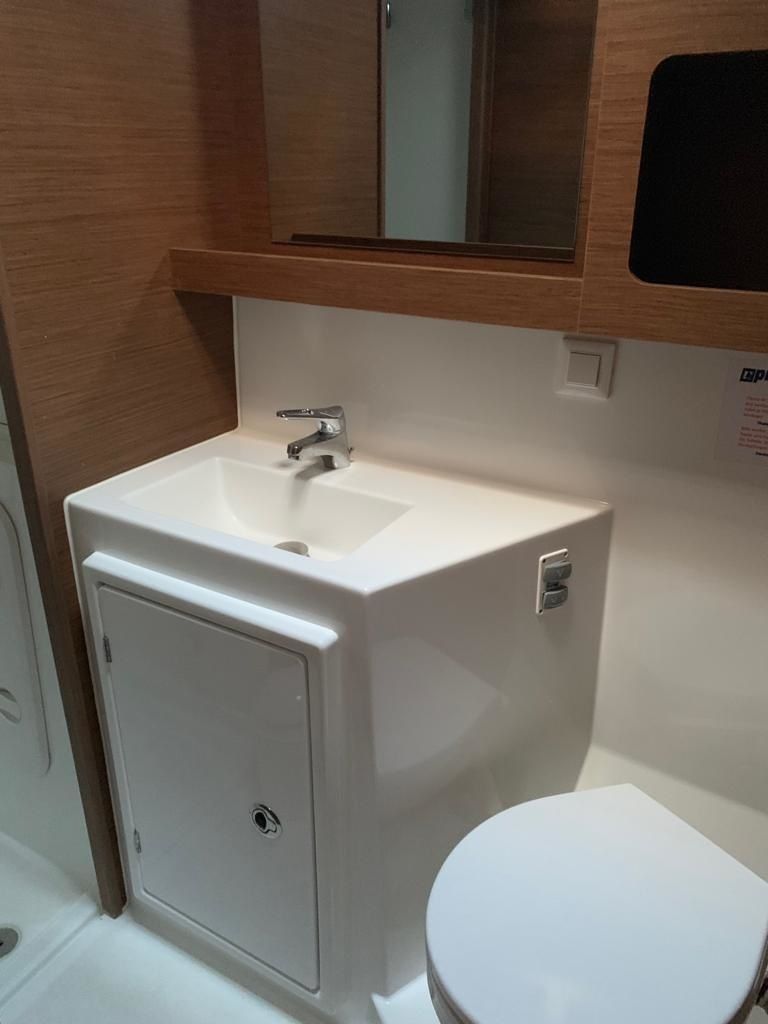 Lagoon 42 | Bright Sky