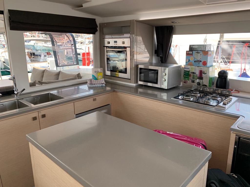Fountaine Pajot Saba 50 | Anna Isabella