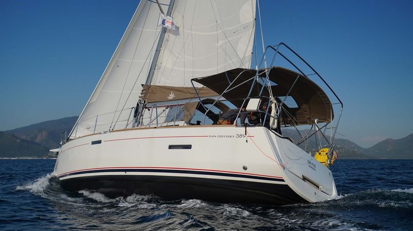 Jeanneau Sun Odyssey 389 | Gin Fizz