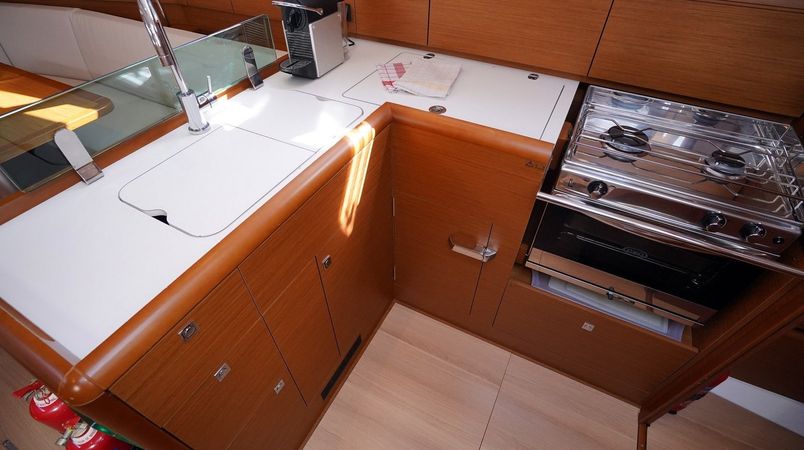 Jeanneau Sun Odyssey 389 | Gin Fizz