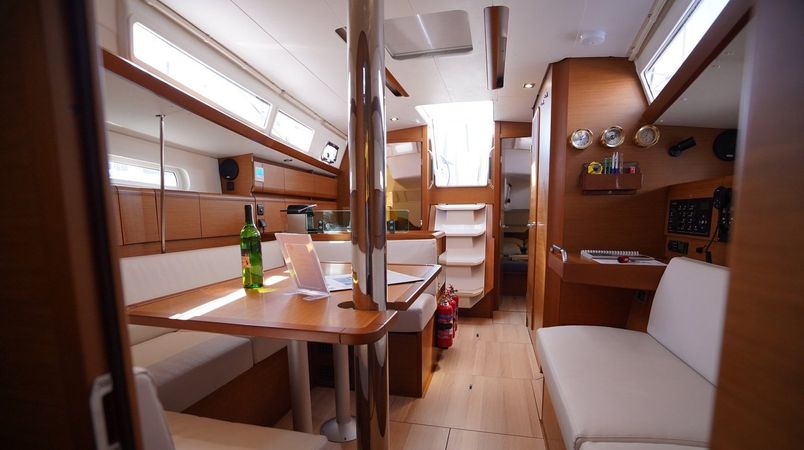Jeanneau Sun Odyssey 389 | Gin Fizz