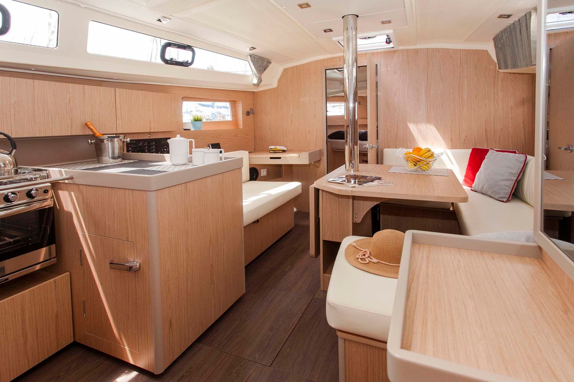 Beneteau Oceanis 41.1 | Rose Royce