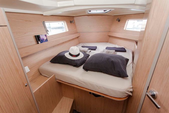Beneteau Oceanis 41.1 | Rose Royce