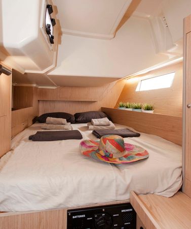 Beneteau Oceanis 41.1 | Rose Royce