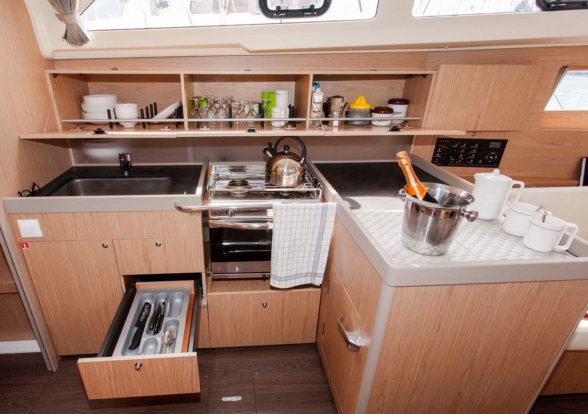 Beneteau Oceanis 41.1 | Rose Royce
