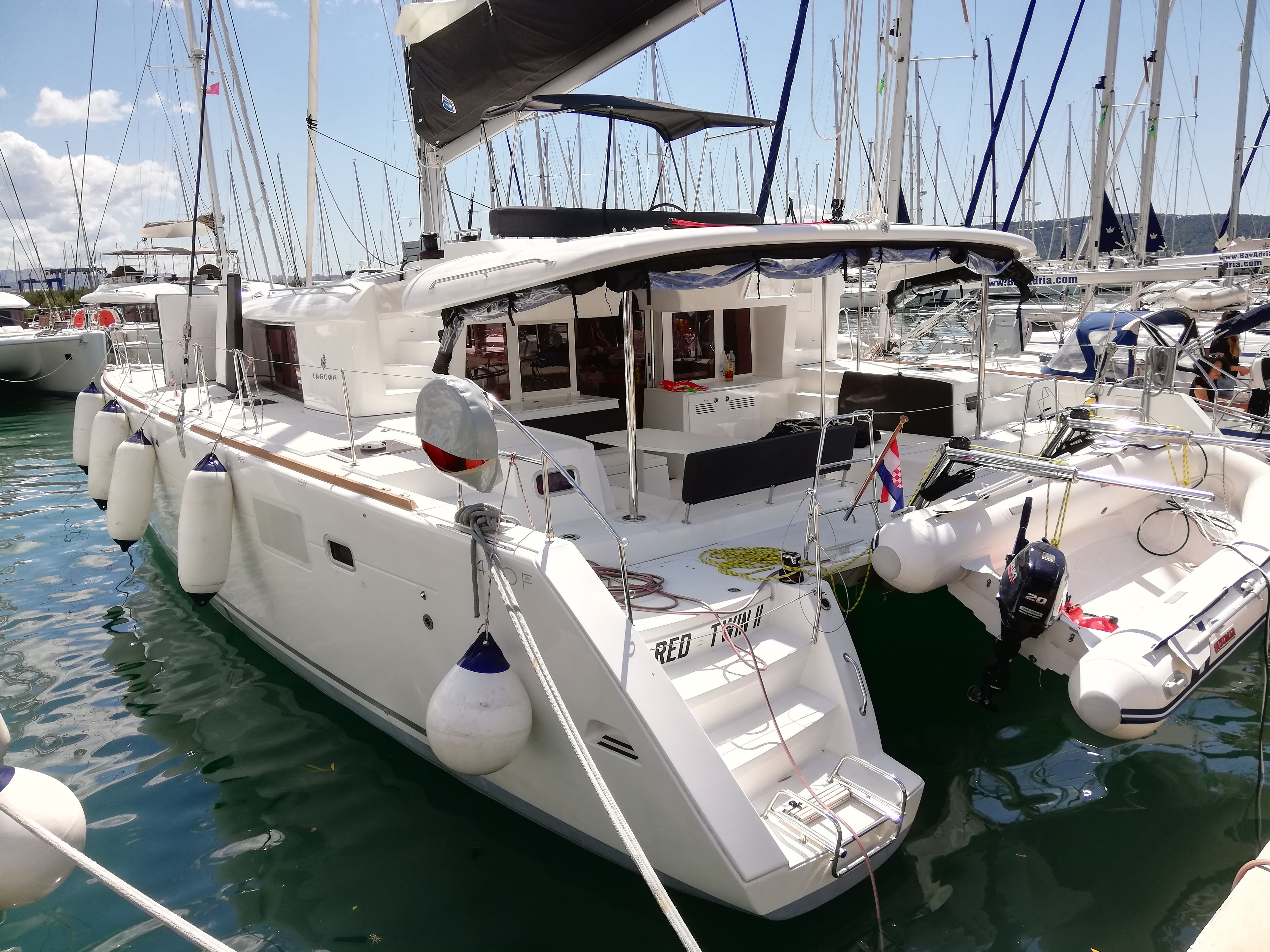 Lagoon 450 F | Red Twin 2