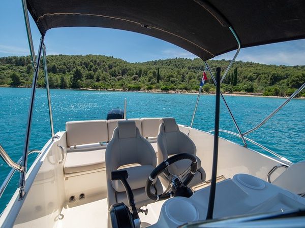 Quicksilver 675 | Activ Open