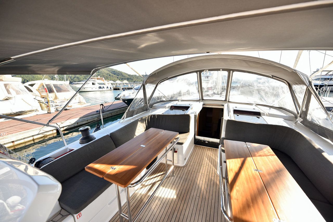 Hanse 508 | Hamam