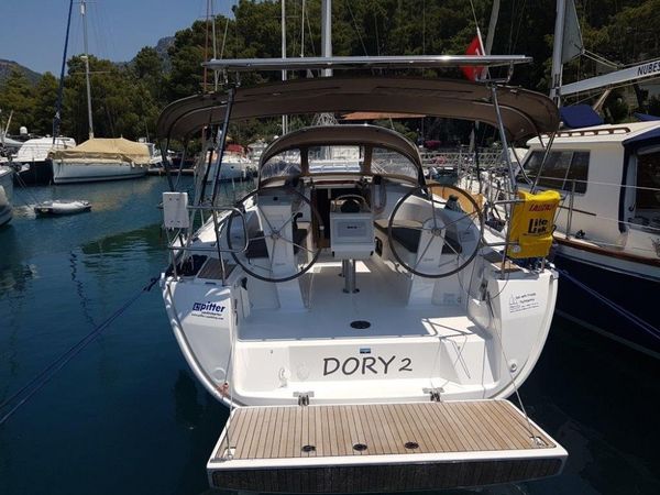 Bavaria Cruiser 34 | Dory 2