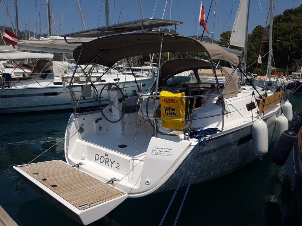 Bavaria Cruiser 34 | Dory 2