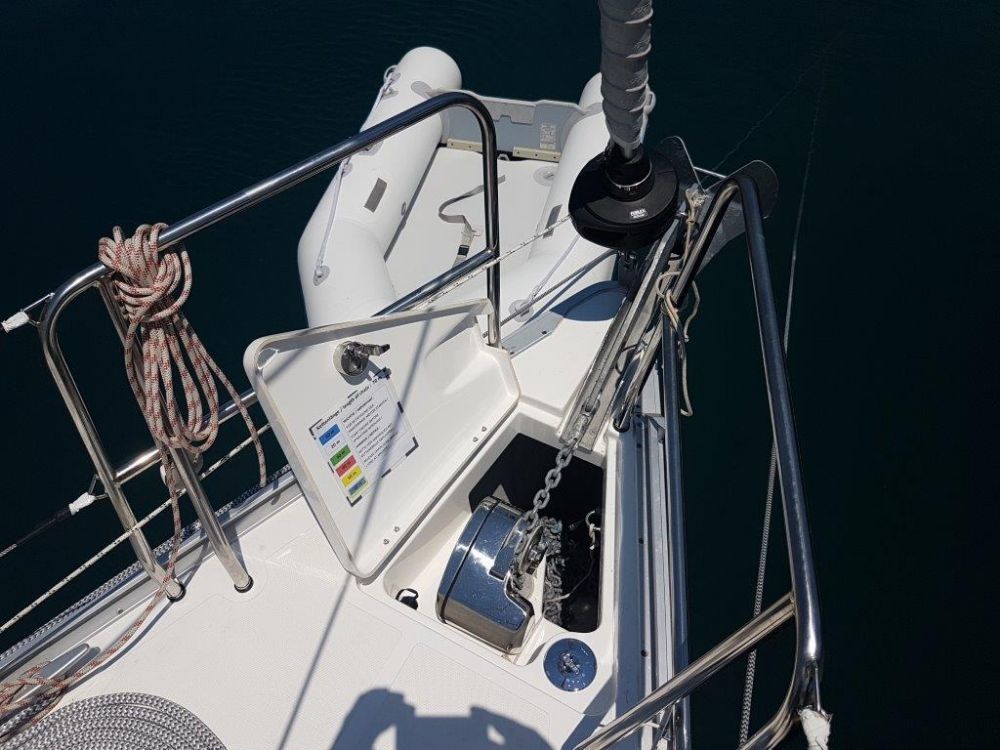 Bavaria Cruiser 34 | Dory 2